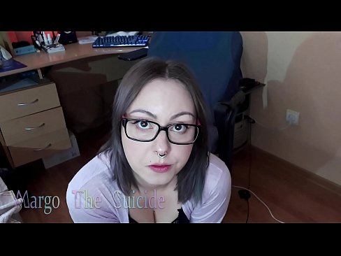 ❤️ Seksikäs tyttö lasit päässä imee dildoa syvälle kameraan ❤❌ Anaaliporno at fi.ttsex.ru ️❤
